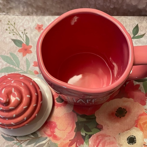 Rae Dunn HAPPY BIRTHDAY mug with cupcake topper NEW - Picture 2 of 4